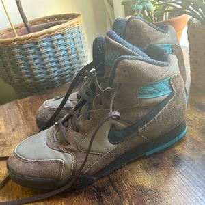 Vintage Nike Hiking All Weather SneakerBoot